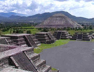La Calzada de los Muertos, Teotihuacan | Travel By México